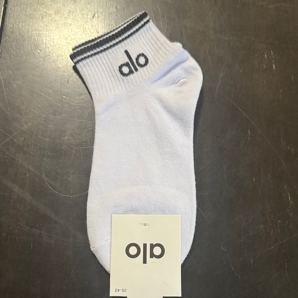 ALO Yoga White Ankle Socks for women
